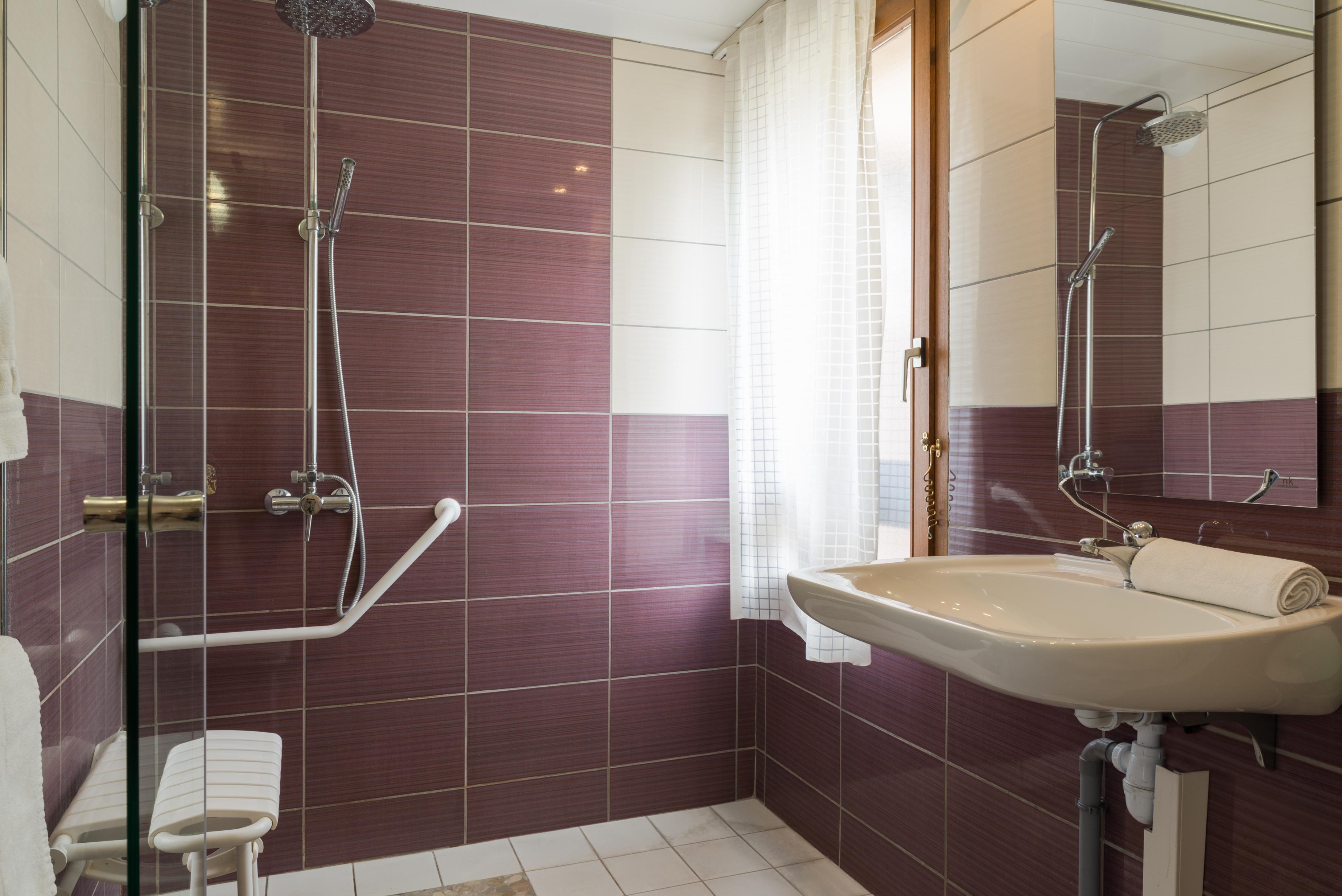 Hotel The Originals Romans-Sur-Isere Le Clos Des Tanneurs Exterior photo